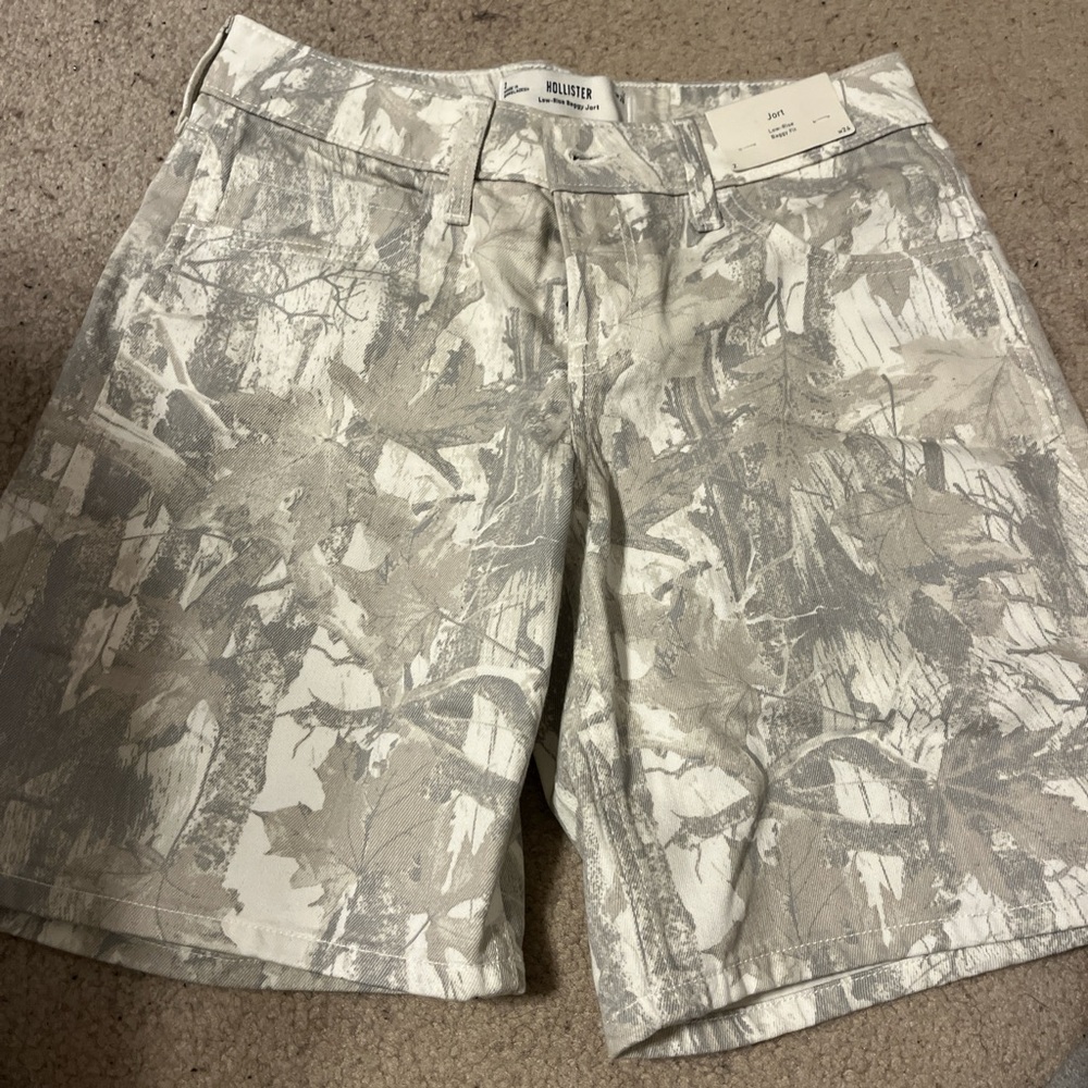 Hollister Women's Gray and White Jean Shorts